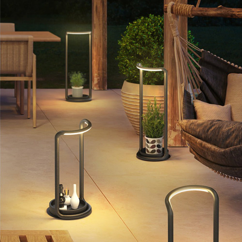 Orr Modern rechteckige Solar LED Stehleuchte Außenbereich schwarz Garten/Terrasse Metall Acryl