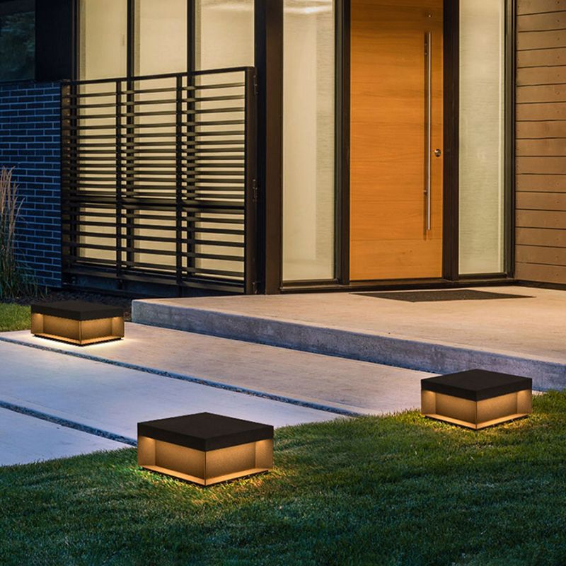 Riley Modern LED Außenleuchte Quadrat Schwarz Garten/Terrasse Metall Solar
