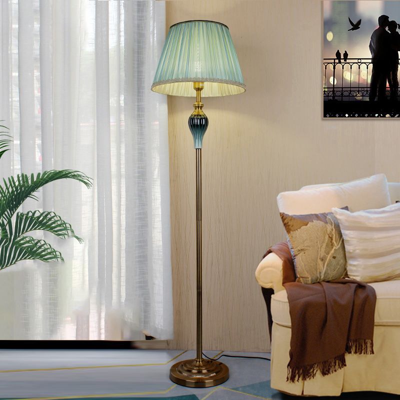 Eryn Antik Stehlampe, 5 Farben, Metall/Stoff, Schlafzimmer