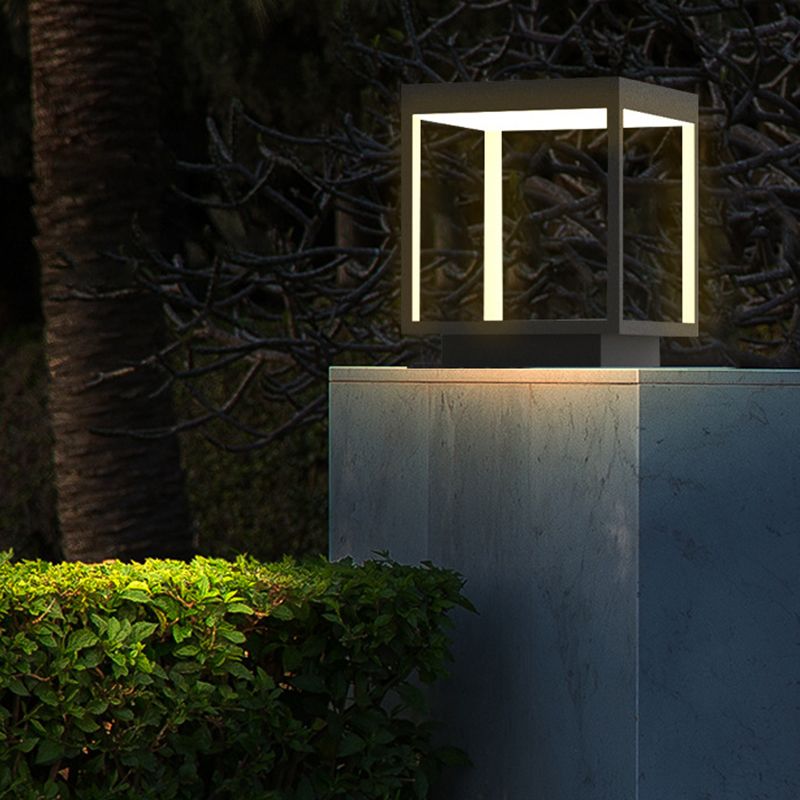Riley Minimalistische LED Außensokelleuchte Schwarz Garten Metall