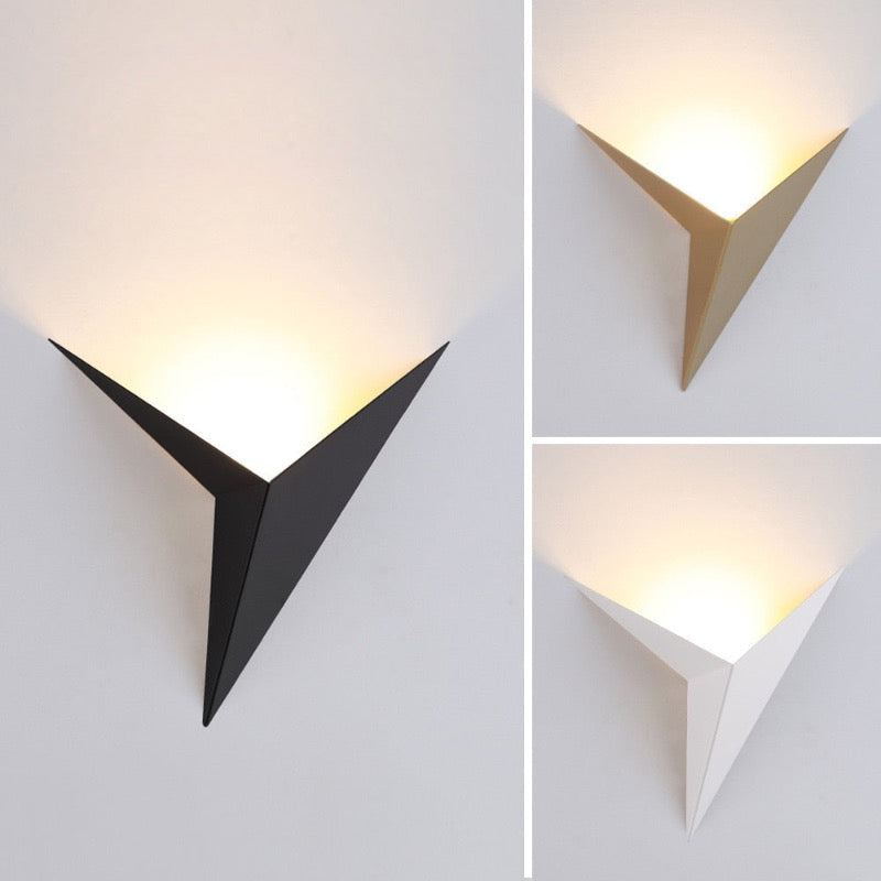 Orr Modern Minimalistisch Dreieckige LED Wandleuchte Weiß/Schwarz Metall